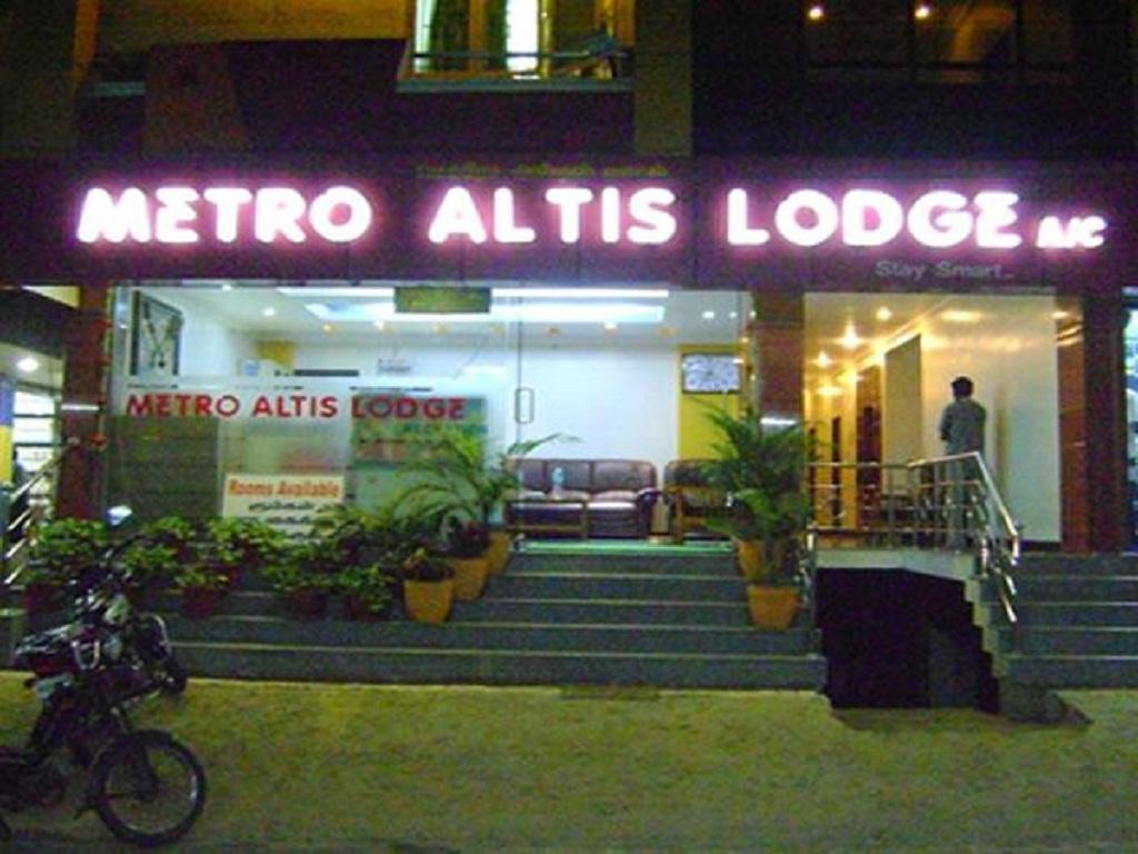 Metro Altis Lodge イーロードゥ エクステリア 写真